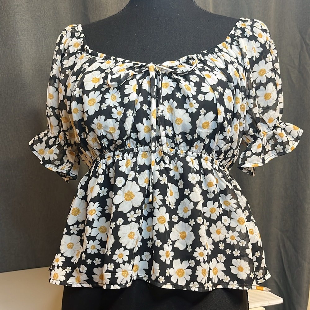 SM Black with Daisies No Boundaries Blouse